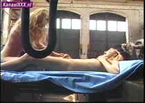 Ja vinger mijn kale vagina tot ik een orgasme krijg