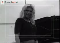 Gratis sexfilm kijken, geile moeders doen lesbisch showtje en trio