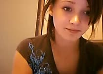 Geiler en geiler word het meisje voor de webcam 
