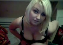 In haar blote tieten en kut voor de webcam